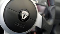 Tesla иска да реанимира автомобилния си бизнес чрез демонстрация с летяща кола
