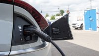 Автомобилни дилъри призовават Байдън да понижи целите за електрификация при колите
