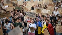 Зеленски обмисля да отстрани непопулярния началник на армията след протести