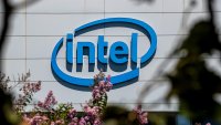 Какви въпроси повдига потенциалната сделка между Qualcomm и Intel?