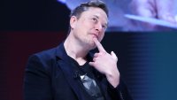 Мъск: Безсмислено е Tesla да създава управляван от хора електромобил за 25 хил. долара