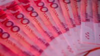 Пазарите залагат на още по-голяма обезценка на юана