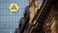 Германското правителство разследва сделката с акции на Commerzbank