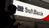 SoftBank планира да вложи 500 млн. долара в OpenAI