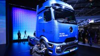 Daimler Truck започва производство на първия си електрически камион за дълги разстояния