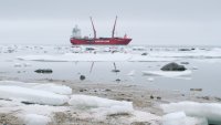 Китай и Русия преначертават търговията в Арктика. Може ли Европа да се намеси?