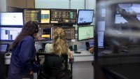 Разпродажби при чиповете повлякоха надолу S&P 500 в началото на седмицата