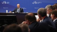 Путин вижда шанс за мир, но той трябва да бъде договорен между Русия и Украйна