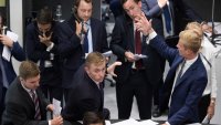 Сигналите за скорошно покачване на лихвите оцвети в червено европейските индекси