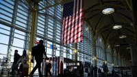 Властите спират програмата за визовите облекчения за радица технологични програми в САЩ