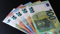 Колко още може да поевтинее еврото на фона на кризата във Франция и енергийния шок в ЕС?