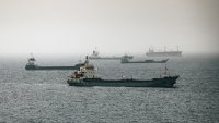 Иран продава петрола си с премия от 20% и е изнесъл 40 млн. барела след края на блокадата