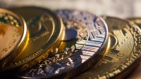 Парламентът одобри достъп на данъчните до данни за криптовалути