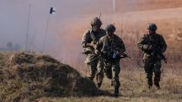 Пет членки на НАТО ще стигнат 3,5% от БВП за основни разходи за отбрана тази година