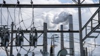 Притисната от войната Украйна не просто модернизира енергетиката си, а я изгражда наново