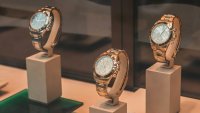 Rolex вдига глобалните цени на златните си часовници 