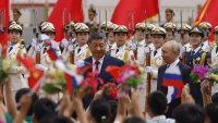 Си Дзинпин посрещна Владимир Путин с призиви за мир в Близкия изток