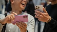 Apple продължава битката си в Китай с отстъпки в цените на iPhone