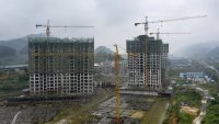 И след присъдата на основателя на Evergrande имотният сектор в Китай продължава да затъва 