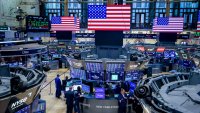 Dow Jones губи 300 пункта, доходността по 10-годишните американски облигации расте*