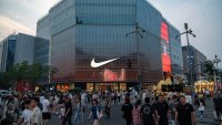 Nike връща ветеран от компанията на поста главен изпълнителен директор