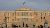 Проектобюджетът на Гърция предвижда растеж от 2,3%, спад на инфлацията и на безработицата 