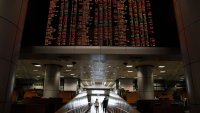 Wall Street изчаква ключовото гласуване за тавана на дълга в САЩ