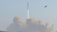 Ракета Starship на SpaceX се взриви по време на полет и наложи отклоняване на полети