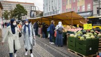 Германия ги иска: Сирийците в страната не бързат да се върнат в родината си