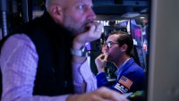 S&P 500 и Nasdaq се покачват с поскъпването на акциите на производителите на чипове*