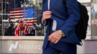 Американските акции се понижиха за трети пореден ден