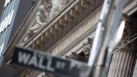 Dow Jones изтри почти 420 пункта заради подновените удари в Близкия изток