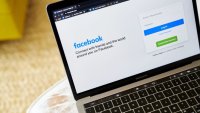 Уеб версията на Facebook се срина