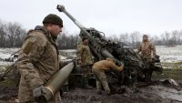 Русия плаши със системни удари по Киев, Украйна връща механизираните атаки на фронта