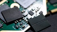 SK Hynix обмисля сделка за завод за чипове за памет в Япония