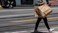 Продажбите на дребно в САЩ отчитат най-големия си спад от над година през юли