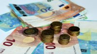 Правителството няма да замразява минималната работна заплата на 620 евро 