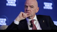 Вицепрезидент на ФИФА оттегля подкрепата си за Инфантино заради отстраняването на Кевин Ламур