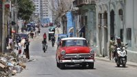 Куба е изчерпала запасите от горива и е потопена в мрак и протести