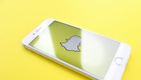 Snap ще интегрира генеративния AI модел на Google в чатбота си