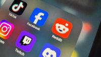 Австралия се готви да съди Facebook и TikTok за нарушаване на закона за социалните медии