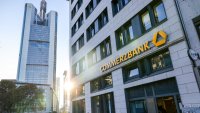 Германия разкритикува остро поредното увеличение на дела на UniCredit в Commerzbank