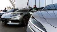 Китайският автомобилен пазар е наводнен от стотици нови модели