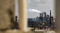 Добивът на петрол в Русия спада до най-ниското си ниво за последната година