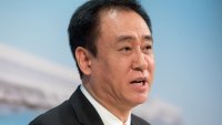 Основателят на Evergrande беше осъден на доживотен затвор заради измами 