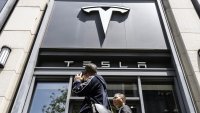 Tesla отново запази короната при глобалните продажби на електромобили