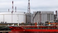 Петролът поскъпва, Иран и Оман все още не стигат до споразумение за Ормузкия проток*