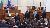 Парламентът одобри окончателно предоставяне на военна помощ за Украйна