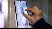 Samsung е напът отново да поведе пазара на смартфони на фона на всеобщия спад