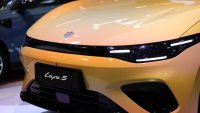 Leapmotor пренебрегва европейските мита с нов хибриден модел